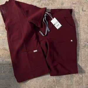 Womens’s Figs Scrubs Medium Tall